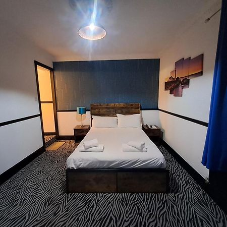 Boathouse Hotel Holyhead Ngoại thất bức ảnh