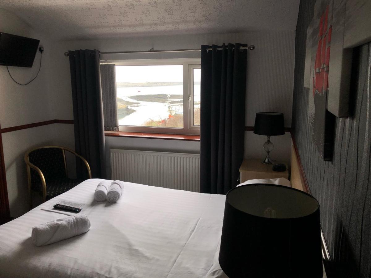 Boathouse Hotel Holyhead Ngoại thất bức ảnh