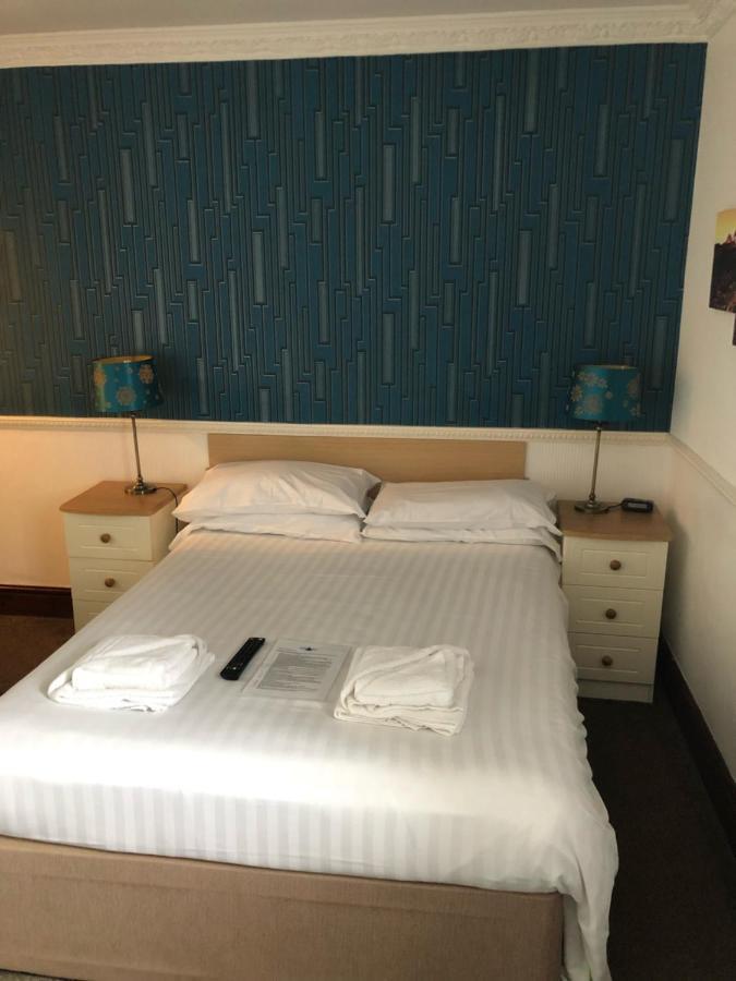 Boathouse Hotel Holyhead Ngoại thất bức ảnh