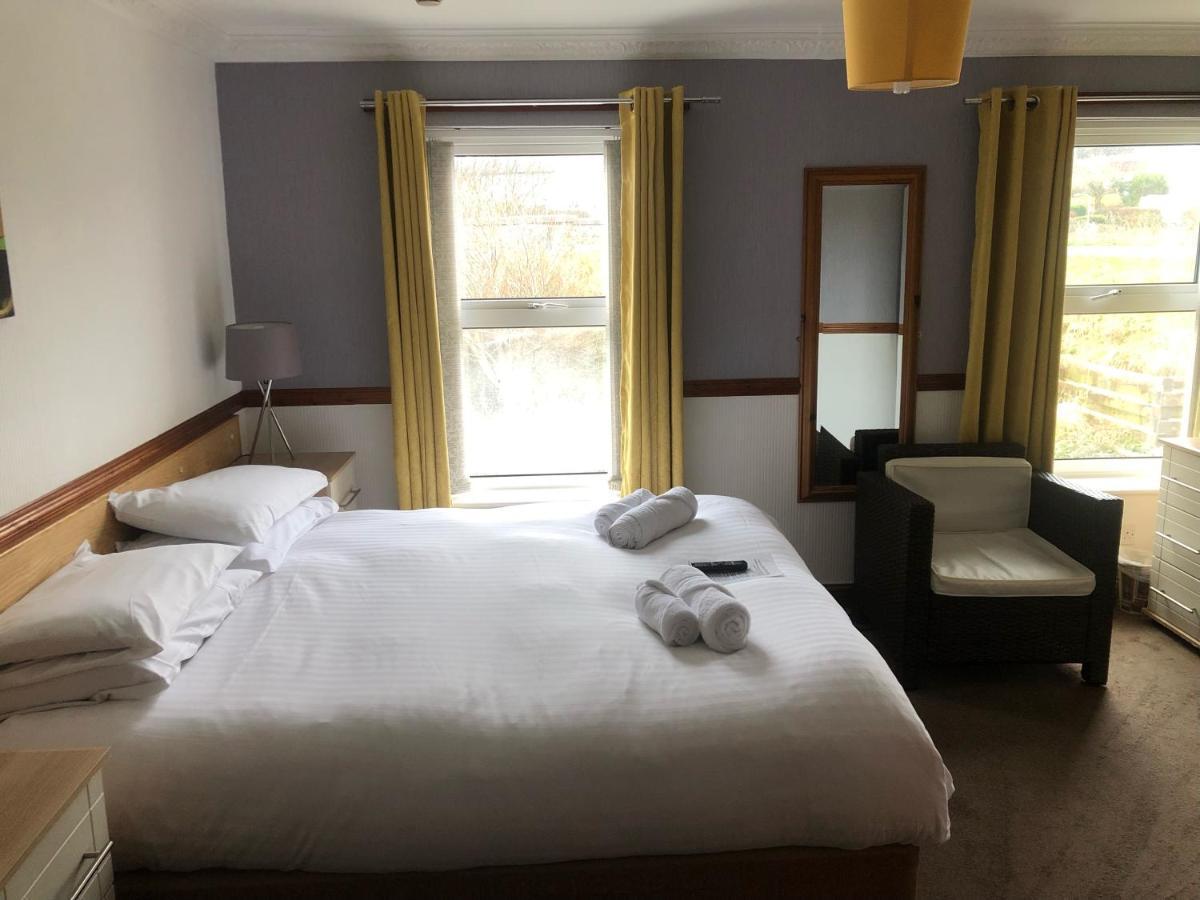 Boathouse Hotel Holyhead Ngoại thất bức ảnh