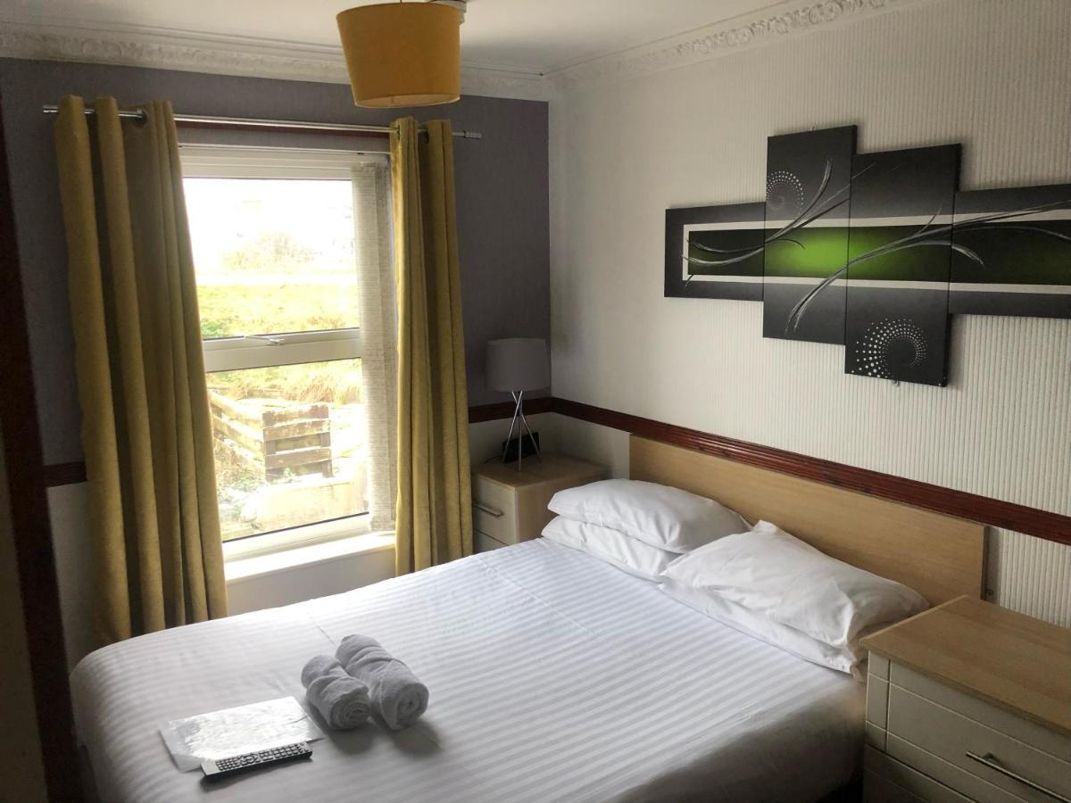 Boathouse Hotel Holyhead Ngoại thất bức ảnh