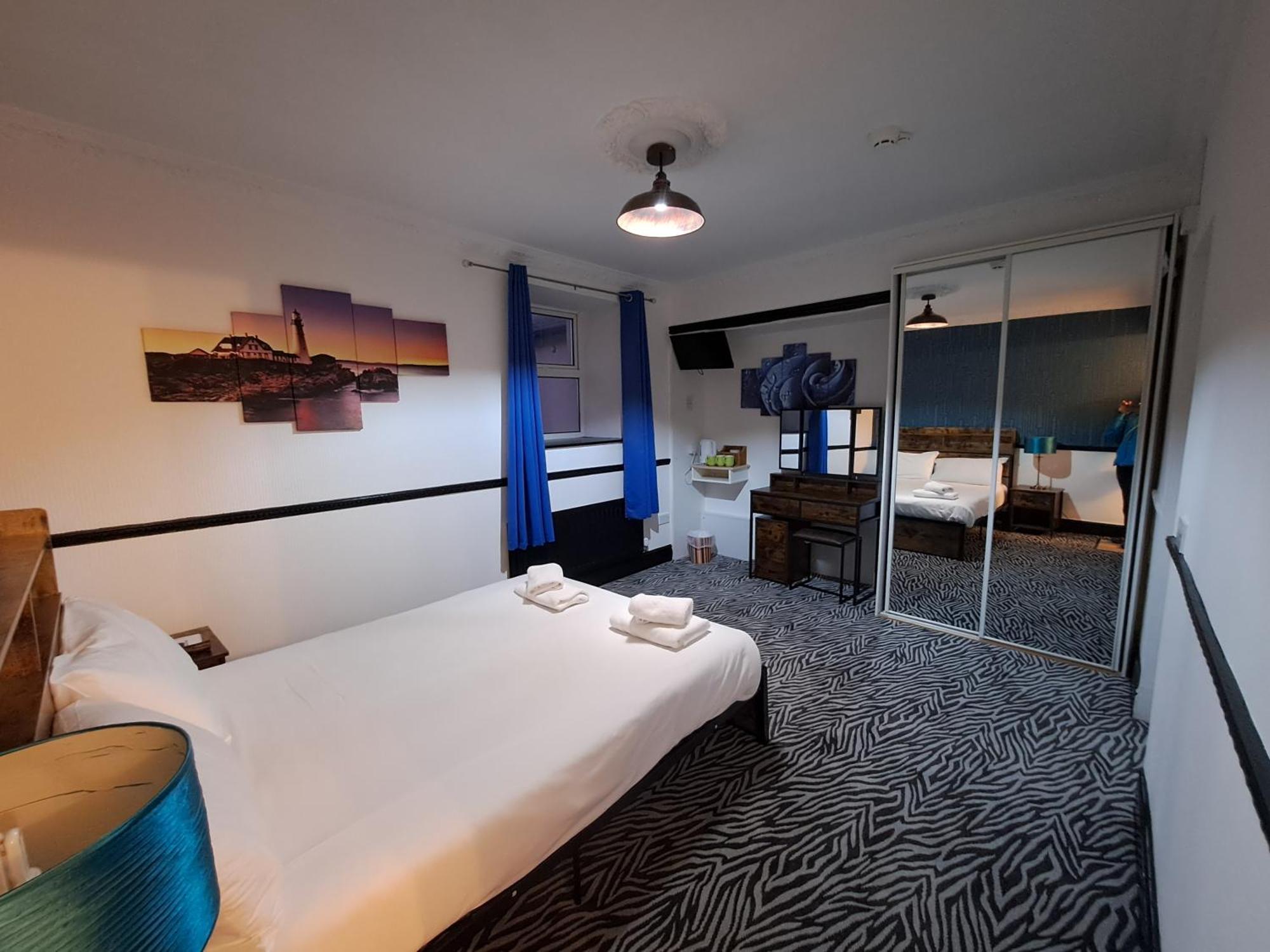 Boathouse Hotel Holyhead Ngoại thất bức ảnh