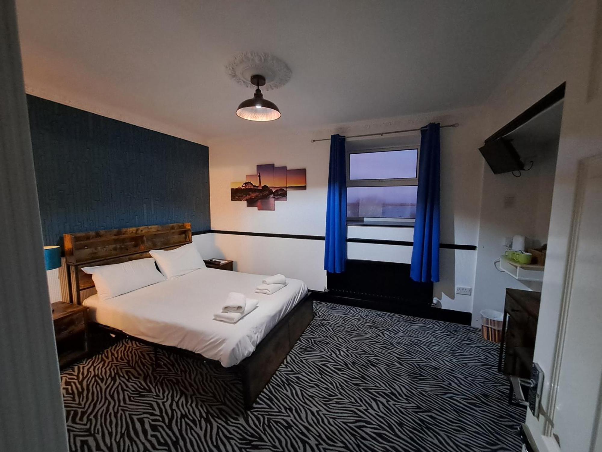 Boathouse Hotel Holyhead Ngoại thất bức ảnh