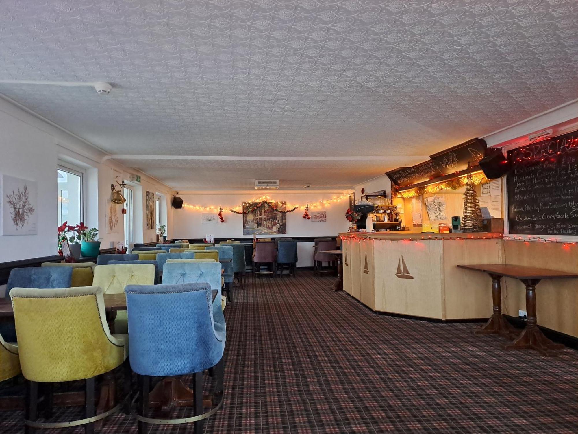 Boathouse Hotel Holyhead Ngoại thất bức ảnh