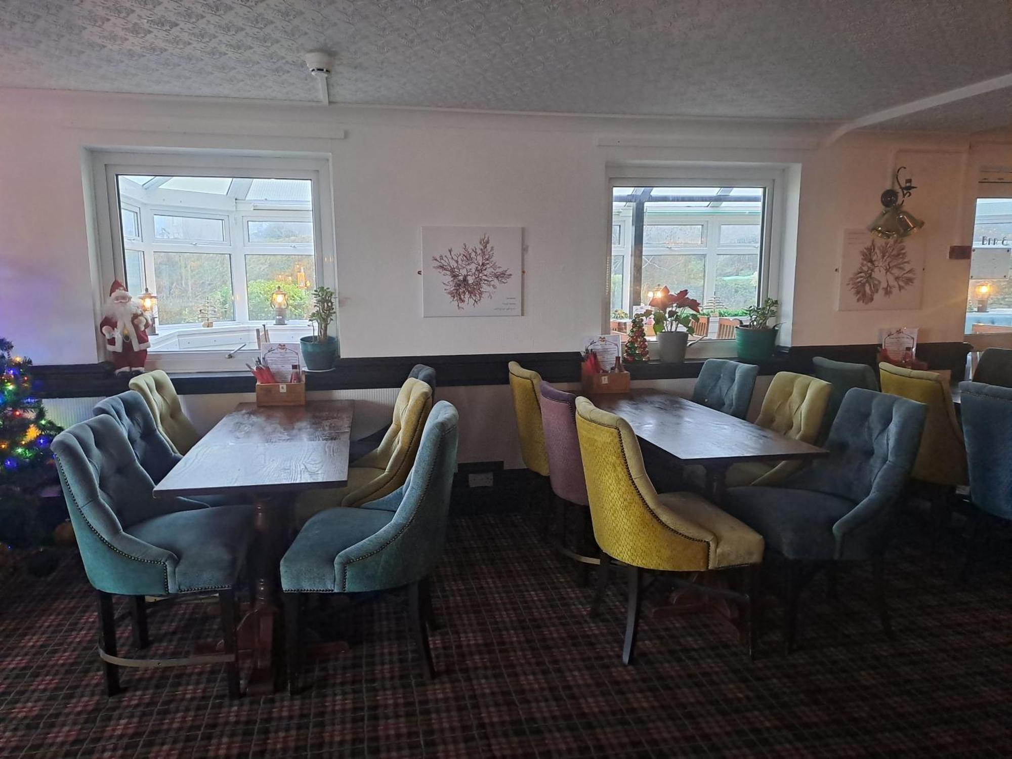 Boathouse Hotel Holyhead Ngoại thất bức ảnh
