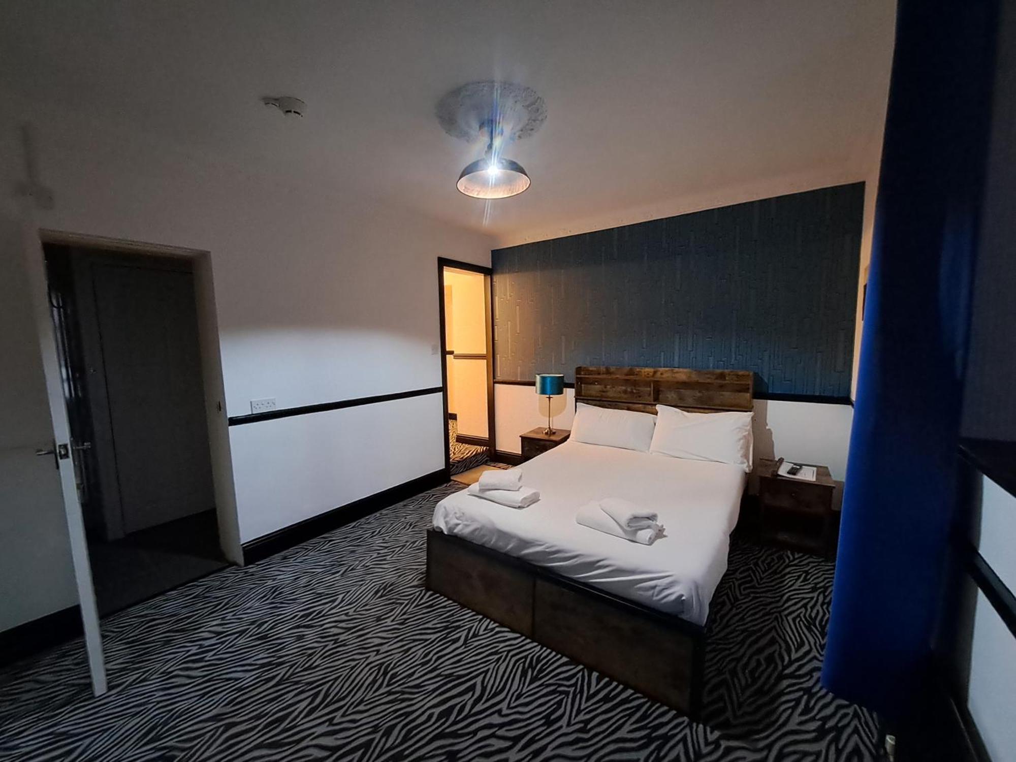 Boathouse Hotel Holyhead Ngoại thất bức ảnh