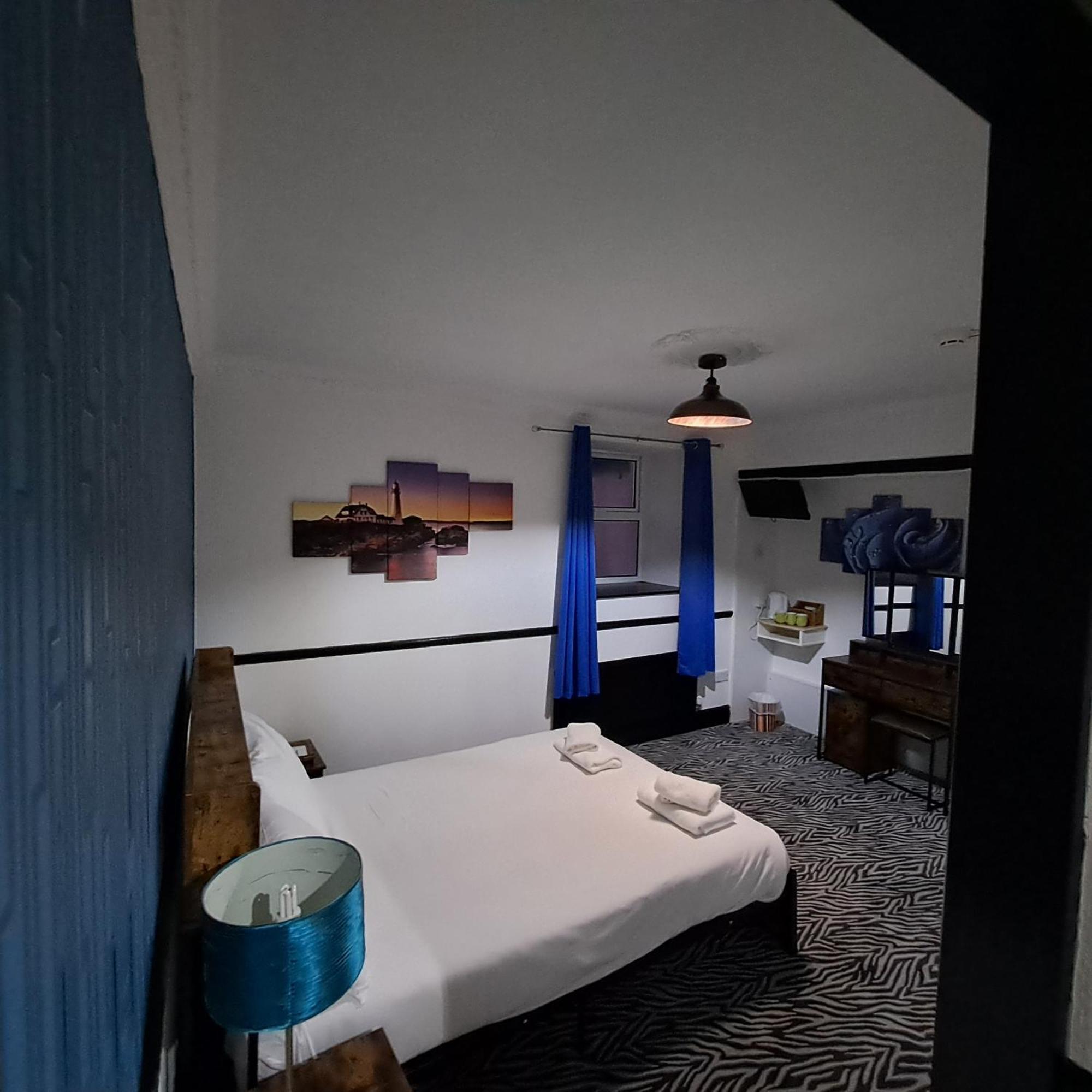 Boathouse Hotel Holyhead Ngoại thất bức ảnh