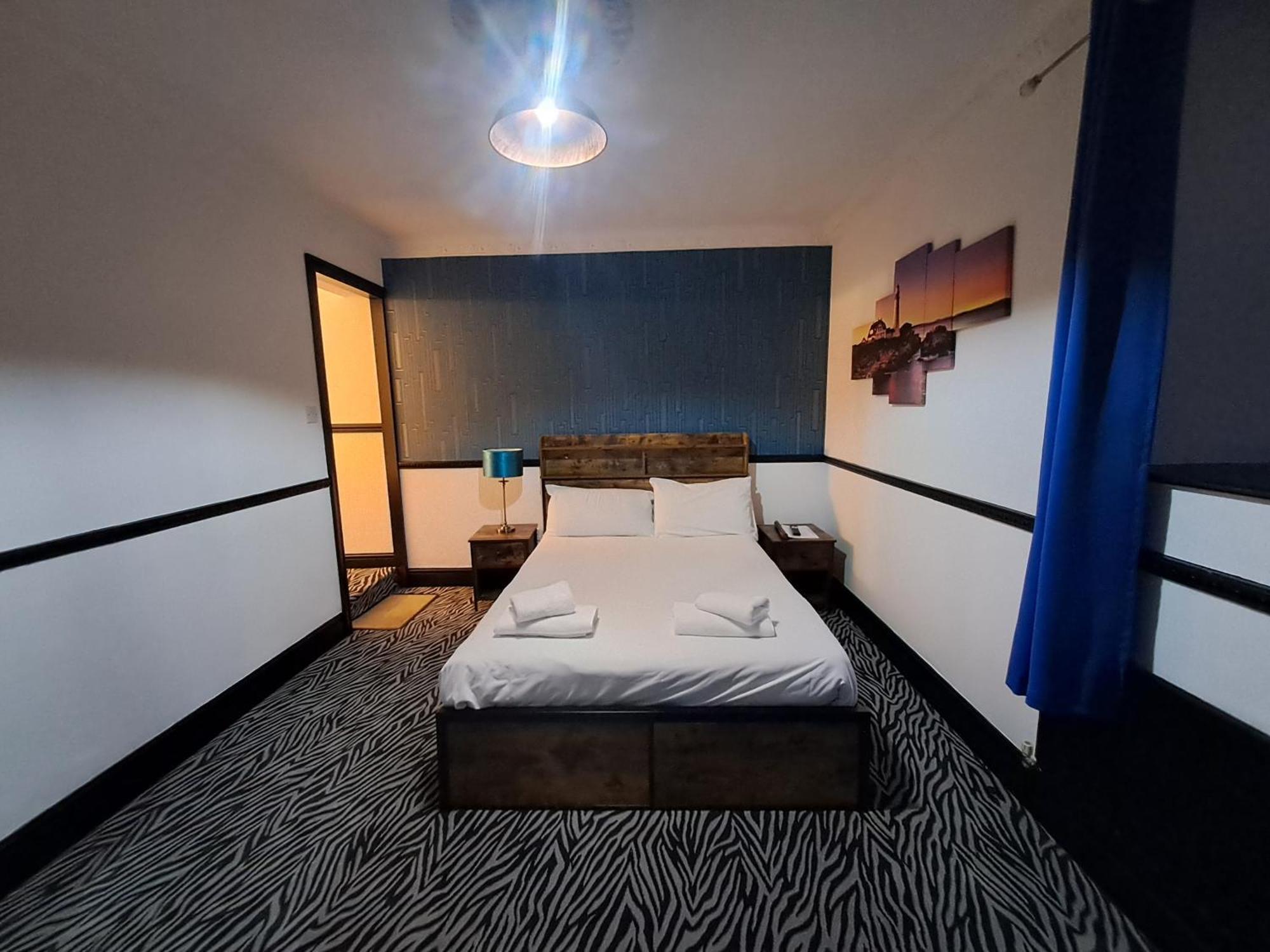 Boathouse Hotel Holyhead Ngoại thất bức ảnh
