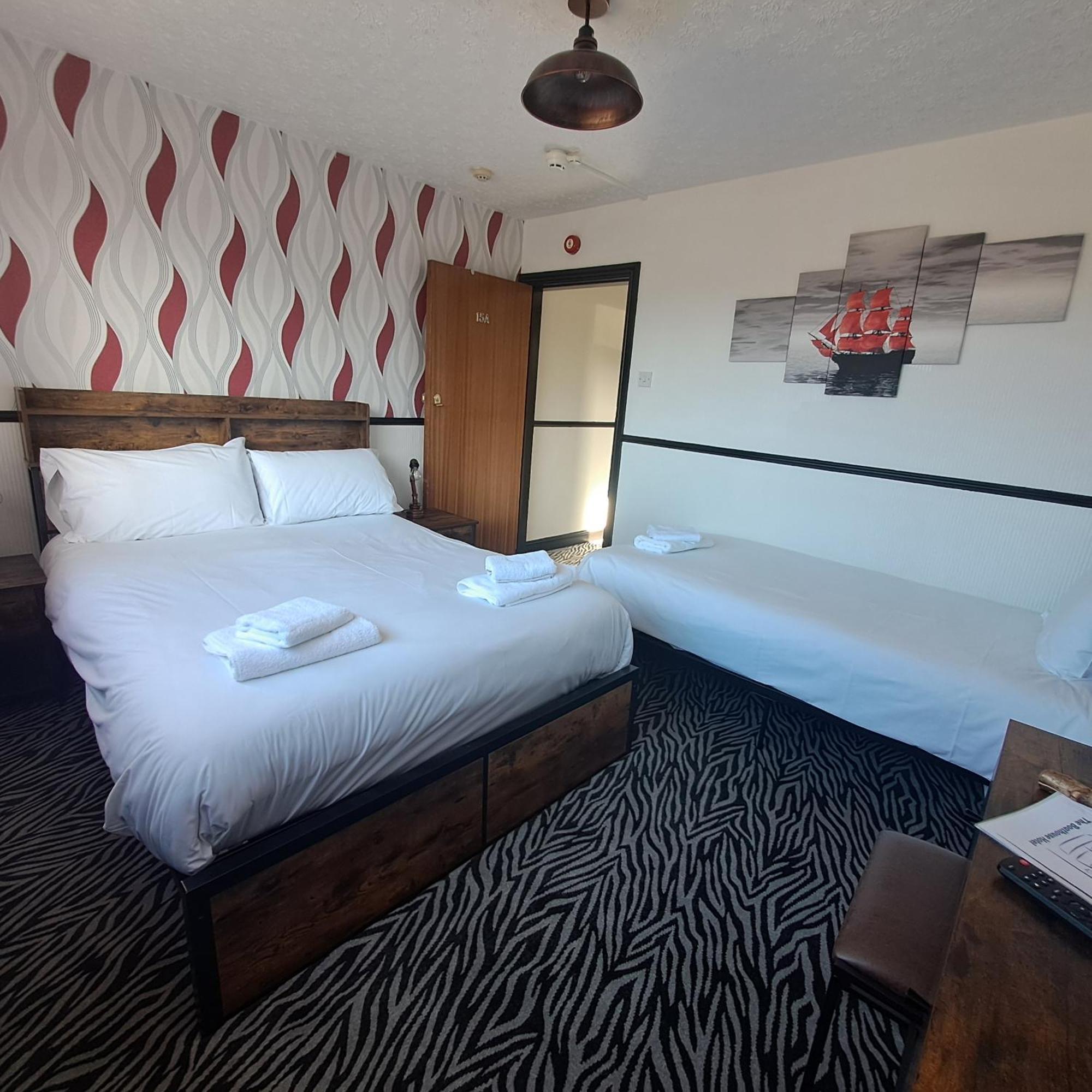 Boathouse Hotel Holyhead Ngoại thất bức ảnh