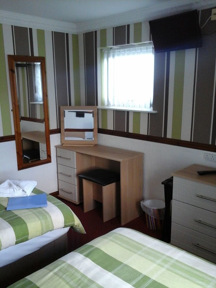 Boathouse Hotel Holyhead Ngoại thất bức ảnh